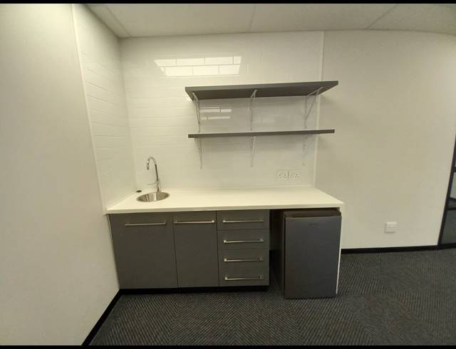 139M² OFFICE TO LET IN BRYANSTON